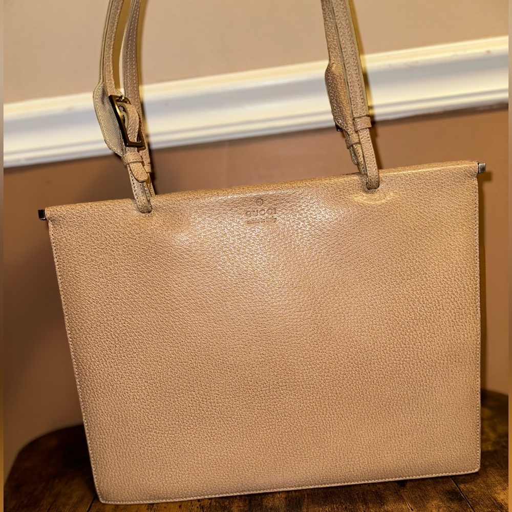 SOLD-❤️‍🔥GUCCI VINTAGE LEATHER EXPANDABLE SHOULDER TOTE BAG- INCLUDES COA
